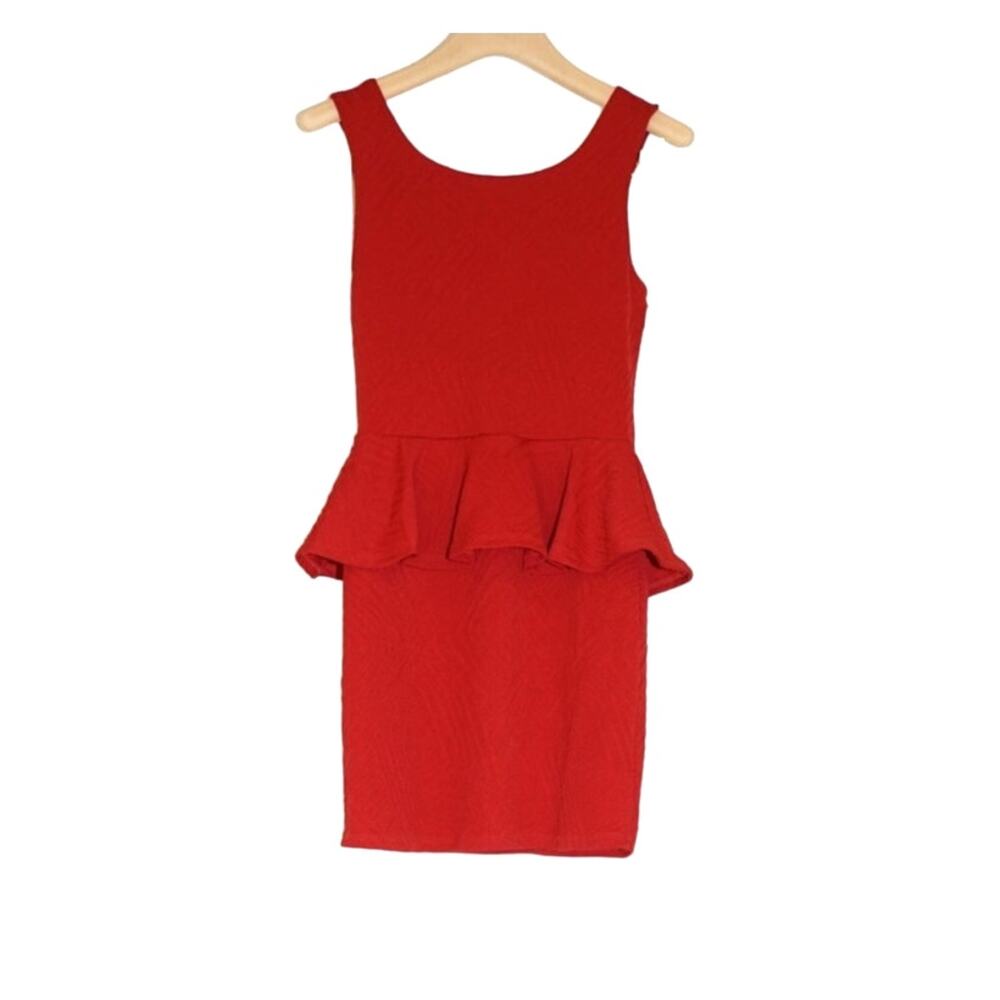 Lette USA - Sleeveless Mini Dress with Peplum & Open Back Detail in Textured Red